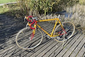Das Knobel Quer-Bike von einst hat schmalere Reifen als heutige Rennräder