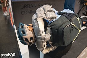 Der neue Fahrrad-Airbag von Evoc löst in 0,2 Sekunden aus und schützt Nacken, Schulter, Schlüsselbein und brust.