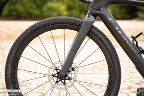 Die Roval Terra CLX Carbon-Laufräder halten das Gewicht gering – sie sind sehr seitensteif.