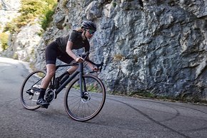 Das neue Canyon Endurace CF 2022 mit neuem Carbonrahmen ergänzt zunächst die Endurance-Rennrad Modellpalette