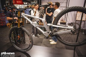 Auch am Trickstuff-Stand ausgestellt war der Arc8 Downhill-Prototyp