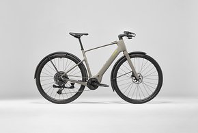 Das neue Cannondale Tesoro Neo Carbon kommt mit Carbonrahmen, Bosch SX und Alltags-Ausstattung daher.