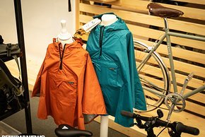 Und auch Ponchos zum Radfahren in Kindergrößen sind zu haben.