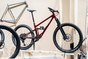 Rotor Bikes aus Leipzig brachte den Prototyp eines neuen Fullys mit Stahlrahmen mit.