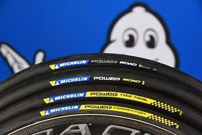 Alle Reifen der neuen Power-Serie: Im Road-Bereich steigt Michelin in die Tubeless Ready-Technik ein (ganz hinten). Auch der Tube-Type-Reifen (davor) wurde optimiert.