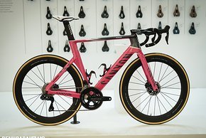 Die Giro Sonderedition des Aeorad CFR von Mathieu van der Poel.