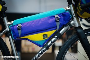 Die Bikepacking-Taschen von Esoteric Fabworks fielen uns wegen ihrer Farbgestaltung ins Auge