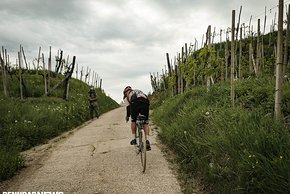 Aber er schaftt es einige Male, bevor er eine verdiente Pause einlegt.