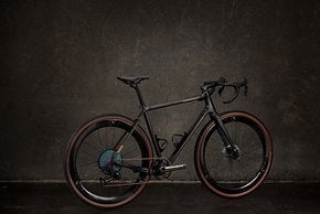 Das Gravelbike soll ultraleicht sein und eine progressive Geometrie aufweisen.