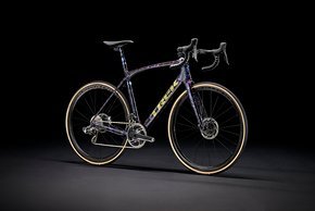 In der Project One Lackierung gehört das Trek Domane zu den Endurance Bikes der absoluten Oberklasse