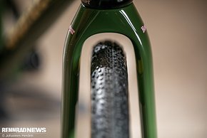 Bis zu 45 mm breite Reifen erlaubt das Performance Gravel Bike