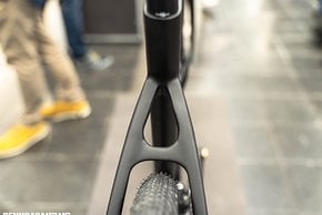 Mit einer Reifenfreiheit bis 41 mm in 700c ist er nah am Allroad-Rennrad.