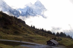 Im Schatten von Eiger, Mönch und Jungfrau auf die grosse Scheidegg