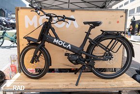 Das neue Moca E-Bike verfügt über eine maximale Zuladung von 70 kg verteilt auf zwei Gepäckträger und einen Shimano EP6 Cargo-Mittelmotor.