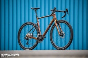 Wir konnten erst eine kurze Runde mit der Shimano GRX Di2 12-fach am Arc8 Eero Gravel Bike drehen.