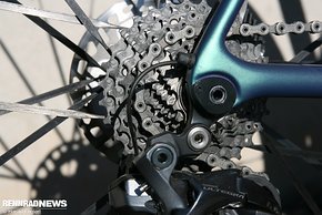 Die Dura Ace-Kassette spart gegenüber der Ultegra-Version gute 50 Gramm und bietet zusammen mit der Dura Ace-Kette exzellente Schaltperformance