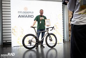 Ein Traum in Titan: Das BlackHeart Road TI gewinnt Gold als bestes Rennrad der Messe.