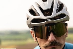 Der Kask Elemento ist der Highend Rennrad-Helm der italienischen Marke und mit einem entsprechenden Preissschild versehen