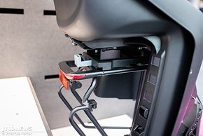 Die Weiterentwicklung des MIK Mounting Systems bringt einen deutlichen Mehrwert für Endverbraucherinnen und -verbraucher. Es ist eine simple Lösung, um Taschen, Körbe und jetzt auch Kindersitze sicher und schnell zu montieren.