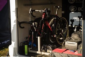 Und so werden die Teambikes platzsparend im Camper transportiert.