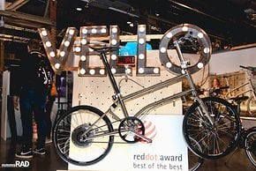 Vello präsentiert sein preisgekröntes Kompaktrad im Jahrmarkt-Style.