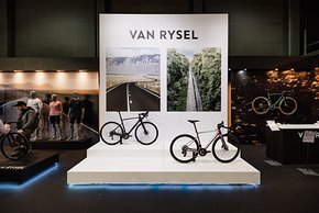 Das Van Rysel NCR Allroad-Rennrad wurde in zwei Versionen gezeigt