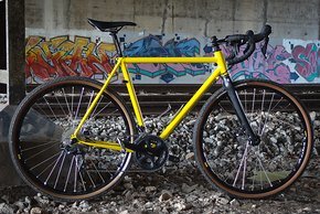 Alpa Gravelbike – Rahmen aus Columbus Life und Zona, handgespeichte Laufräder, Licht aus dem Dynamo
