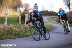 In Kurven liegt das Endurace CF 7 gut