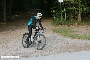 Zum Graveln oder die Fahrt von A nach B muss die Kleidung natürlich nicht hauteng sitzen