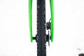 Das Schwalbe X-One Profil ist etwas feinstolliger als der Dugast Rhino.