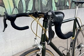 Den Campa Record Teilemix für den Rahmenaufbau spendete ein altes Basso Rennrad.