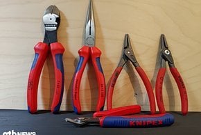 Arne ist Knipex Zangenfan – besonders die Knipex Electronic Super Knips (liegend) zählt zu seinen Favoriten.