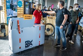 Für Flugreisen definitiv stabiler als ein Karton, aber lange nicht so sperrig wie eine reguläre Transportbox – die Bikebox