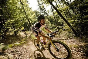 Kurzweilige Vorträge von Torsten Frank und Jon Woodroof – hier auf dem Rad – zu extrem langen Radfahrten