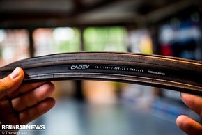 Der neue Cadex Race Reifen hat einen Wulst mit Carbonfasern. Preis  79,90 € (UVP)