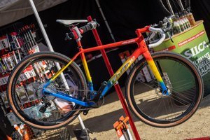 Sea Otter Classic 2023: 17 Gravel Bikes, die Farbe bekennen