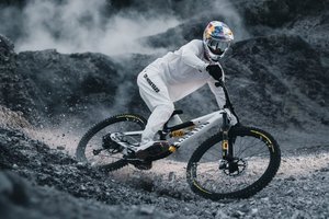 Canyon Signature Torque CF Fabio Wibmer: Vierte Auflage mit Blitzen und Öhlins