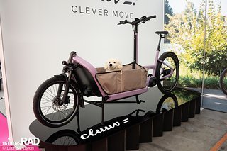 Cluuv zeigt ein E-Cargo, auf dem bis zu drei Kinder Platz finden sollen - NEU ist die Dog-Variante. Cluuv zeigt ein E-Cargo, auf dem bis zu drei Kinder Platz finden sollen - NEU ist die Dog-Variante.