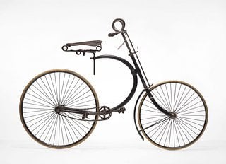 Ein runder Traum: 1889 präsentierte die französische Waffenfabrik Manufrance mit ihrem Hirondelle Superbe eine schwungvolle Fahrradschönheit mit luftgefüllten Pneus und Kettenantrieb.