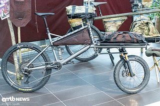 Ein Hybrid aus einem Specialized Pitch (geiles Rad übrigens) und einem Omnium Mini-Max (auch ein geiles Rad übrigens).