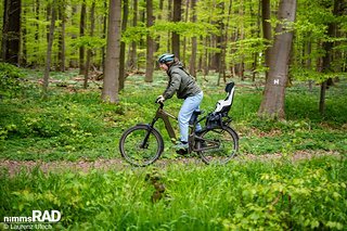 Die Kombination aus feinfühligem Hinterbau und sensibler Federgabel sorgt für Grip und Komfort auf ruppigem Untergrund. Die Kombination aus feinfühligem Hinterbau und sensibler Federgabel sorgt für Grip und Komfort auf ruppigem Untergrund.