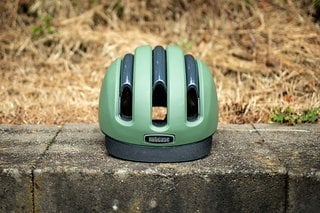 Stylisch und sicher zugleich: Der Nutcase Vio Adventure Mips kombiniert urbanes Design mit hohem Tragekomfort und modernen Schutzfunktionen wie dem MIPS-System. Stylisch und sicher zugleich: Der Nutcase Vio Adventure Mips kombiniert urbanes Design mit hohem Tragekomfort und modernen Schutzfunktionen wie dem MIPS-System.