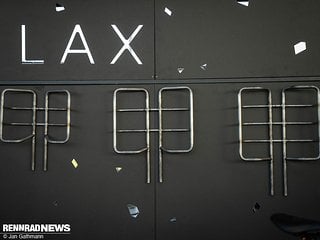 Lax Cycles aus Frankfurt präsentieren ein kompaktes Lastenrad mit speziellem Gepäckträger-Konzept.