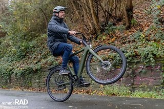 Auch auf Wheelies muss man trotz Singlespeed-Antrieb nicht verzichten.