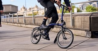 Auch die Brompton P Line kommt künftig mit der 3x4-Schaltung und ist erhältlich mit und ohne Motor.