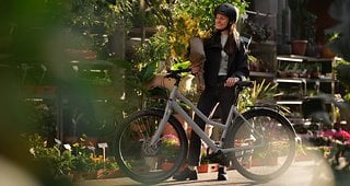 Bei modernen Fahrzeugen muss man schon genau hinsehen – Hier verrät nur die Ladebuchse: Dies ist ein E-Bike!