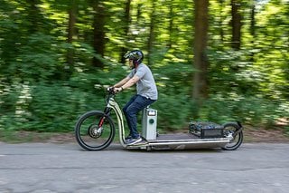 Der Ulmer Ingenieur Suvrath Pai bei einer Testfahrt mit dem ZEC-Bike