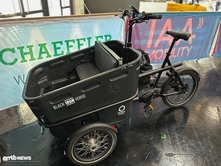 Kompaktes, schwarzes Lastenrad gesucht?