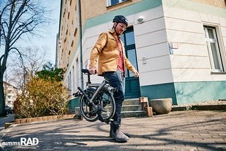 Verblüffend leicht: Die neue Brompton T-Line startet dank Titanrahmen und viel Carbon bei 7,45 kg.