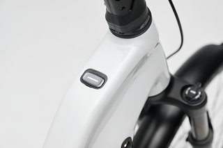 Nahtlos integriert: Der minimalistische RideControl Go 2 Button im Oberrohr kombiniert smarte Bedienung mit einem sauberen Look und versprüht dabei Automobil-Vibes.